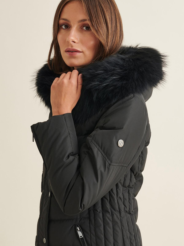 SAKI EVELYN 95 cm - Damski czarny puchowy płaszcz z kapturem i z jenotem