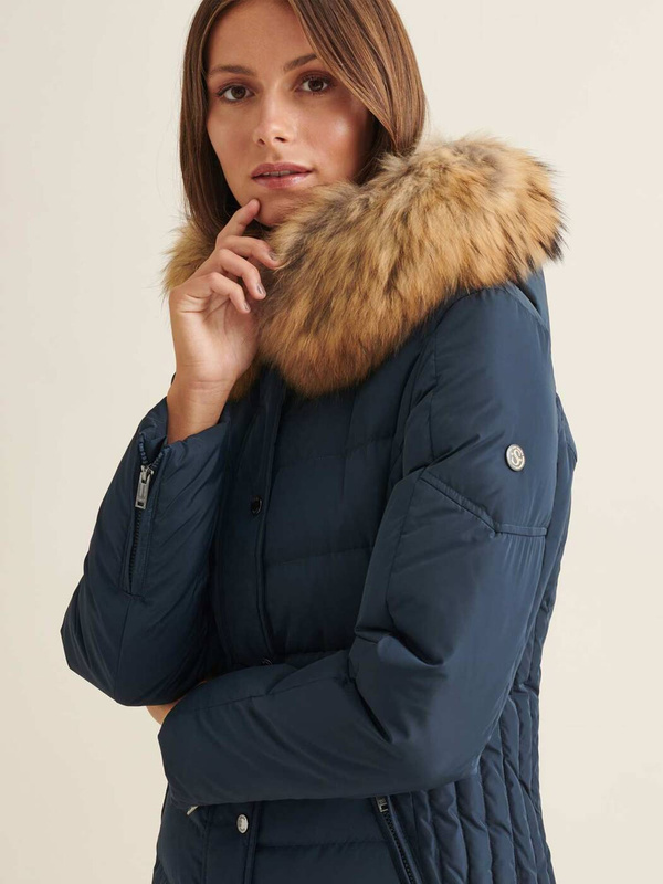 SAKI EVELYN 95 cm - Damski granatowy puchowy płaszcz z kapturem i z jenotem