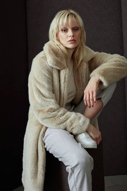 SAKI TIFFANY 93 cm - Sztuczne futerko w kolorze beżowym