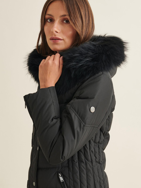 SAKI EVELYN 95 cm - Damski czarny puchowy płaszcz z kapturem i z jenotem