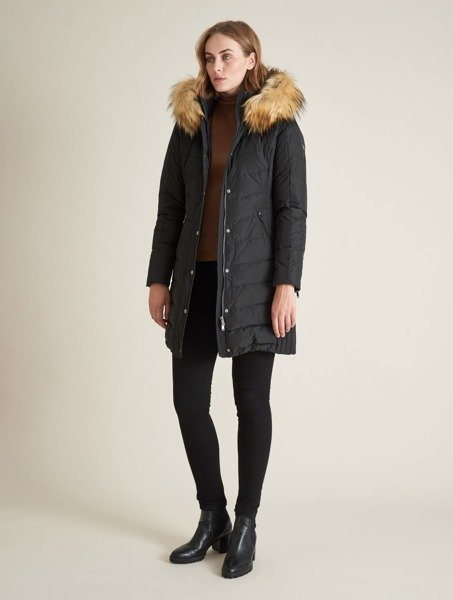 SAKI EVELYN 95 cm - Czarny płaszcz puchowy z kapturem odpinanym na suwak i sztucznym kołnierzem