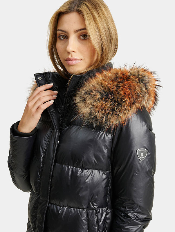 ROCKANDBLUE AIDEEN 112 cm - Długi płaszcz oversize w kolorze czarnym z kołnierzem z jenota.