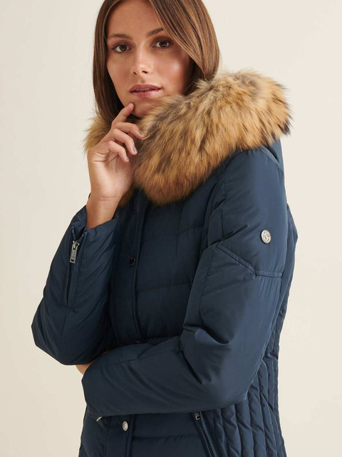 SAKI EVELYN 95 cm - Damski granatowy puchowy płaszcz z kapturem i z jenotem