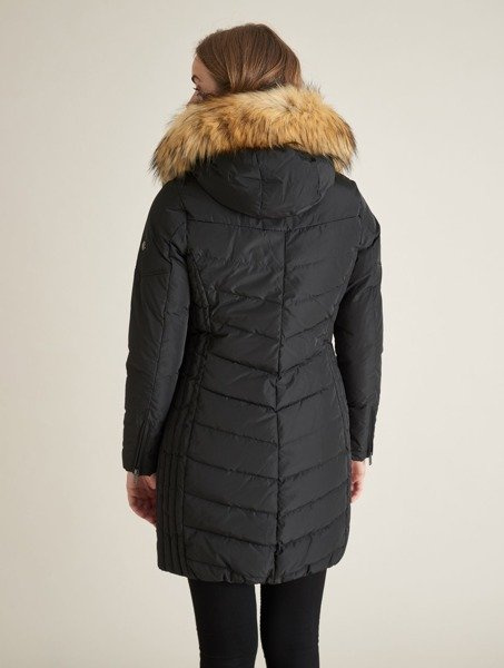 SAKI EVELYN 95 cm - Czarny płaszcz puchowy z kapturem odpinanym na suwak i sztucznym kołnierzem