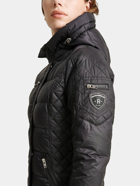 ROCKANDBLUE BEAM BARE Czarny puchowy płaszcz o bardzo wąskim kroju z kapturem bez obszycia